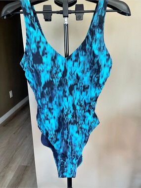 TYR Abstract Blue & Black One Piece Size Large